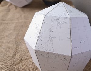 Atelier globe en papier