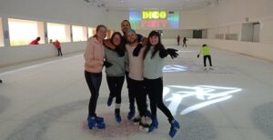 Venez vous amuser entre amis à la patinoire de Prémanon !